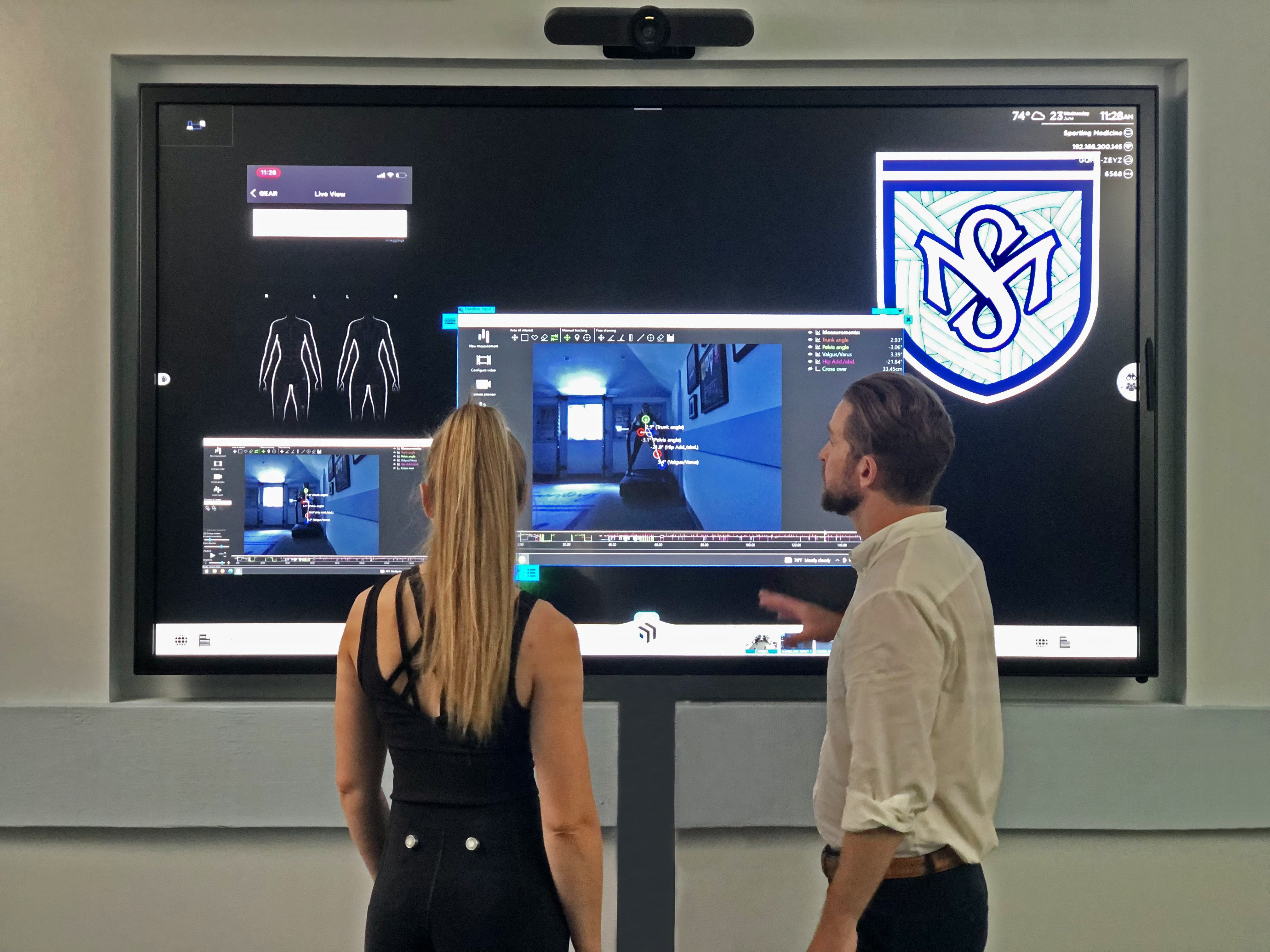 t1v-thinkhub-sporting-medicine-explaining-medical-imaging-to-patient