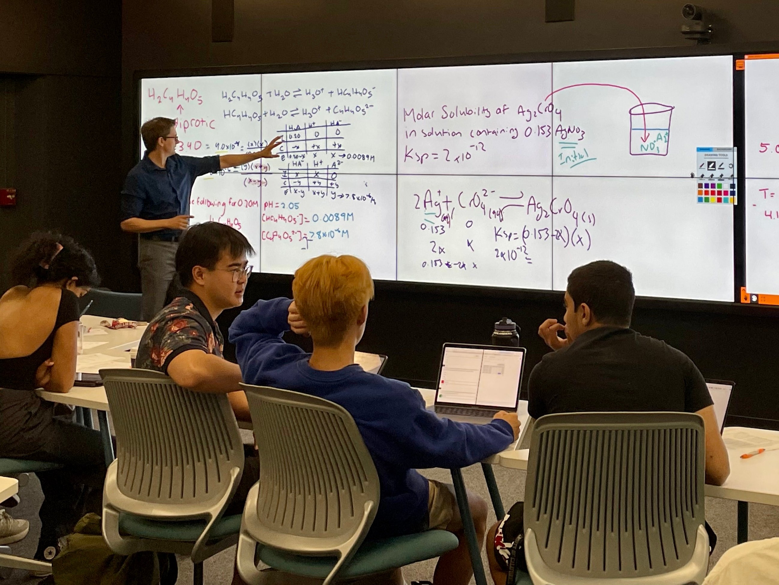 t1v-uc-riverside-xcite-classroom-of-the-future-high-visualization-wall-office-hours-thinkhub-students-in-class