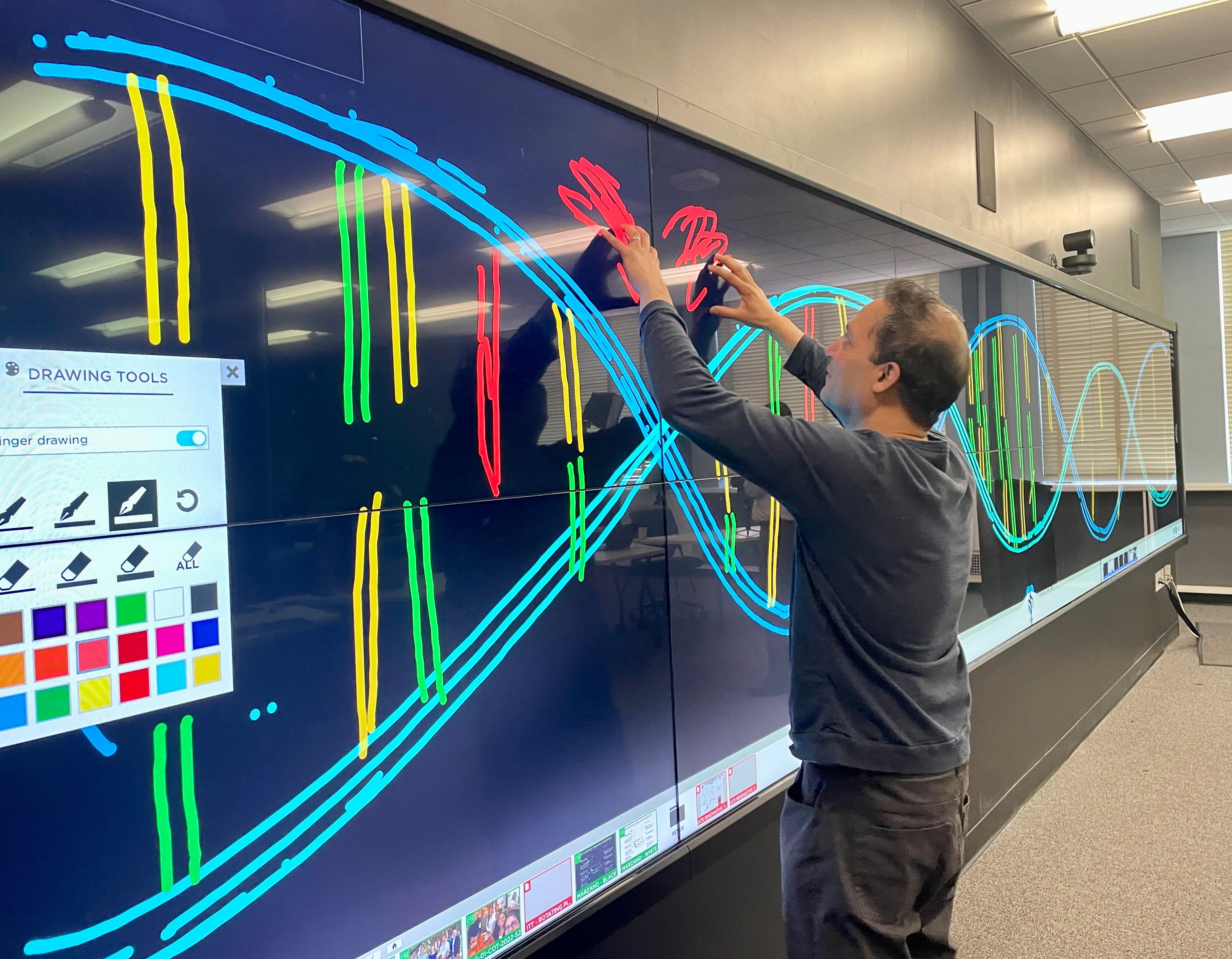 t1v-uc-riverside-xcite-classroom-of-the-future-high-visualization-wall-office-hours-thinkhub-visualization-drawing