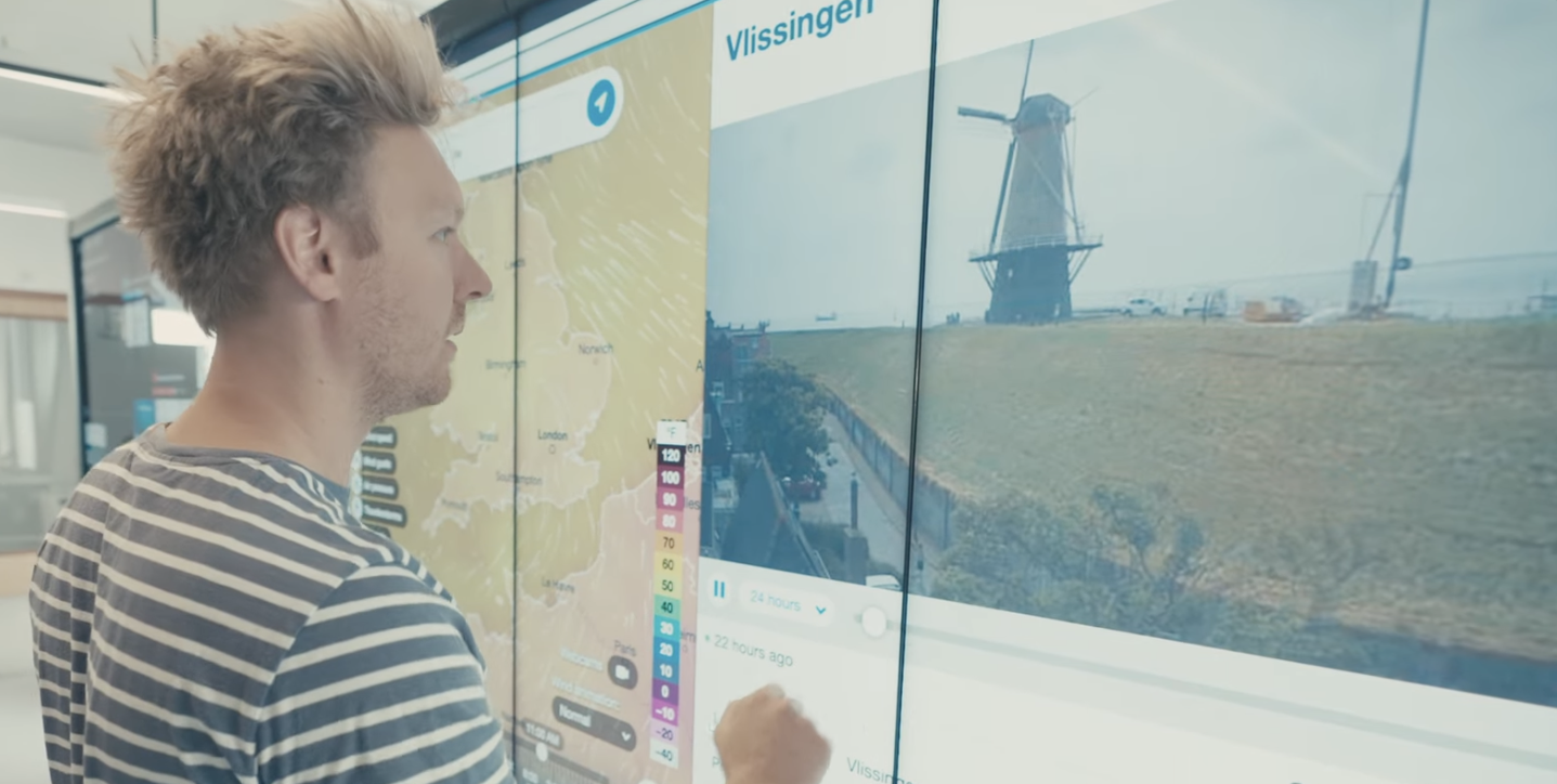 jrcz-data-science-lab-thinkhub-wall-data-visualization
