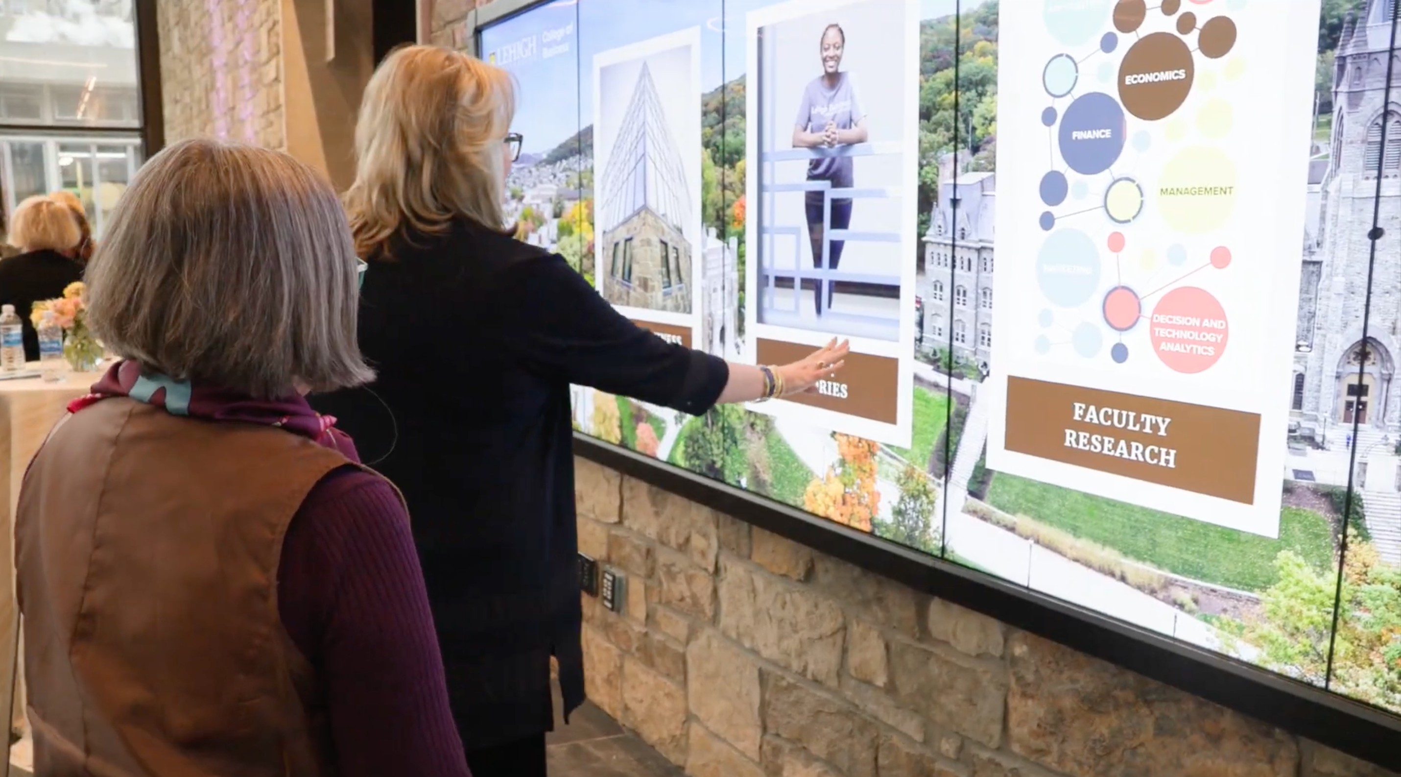 t1v-story-lehigh-university-college-of-business-innovation-building-interactive-video-wall