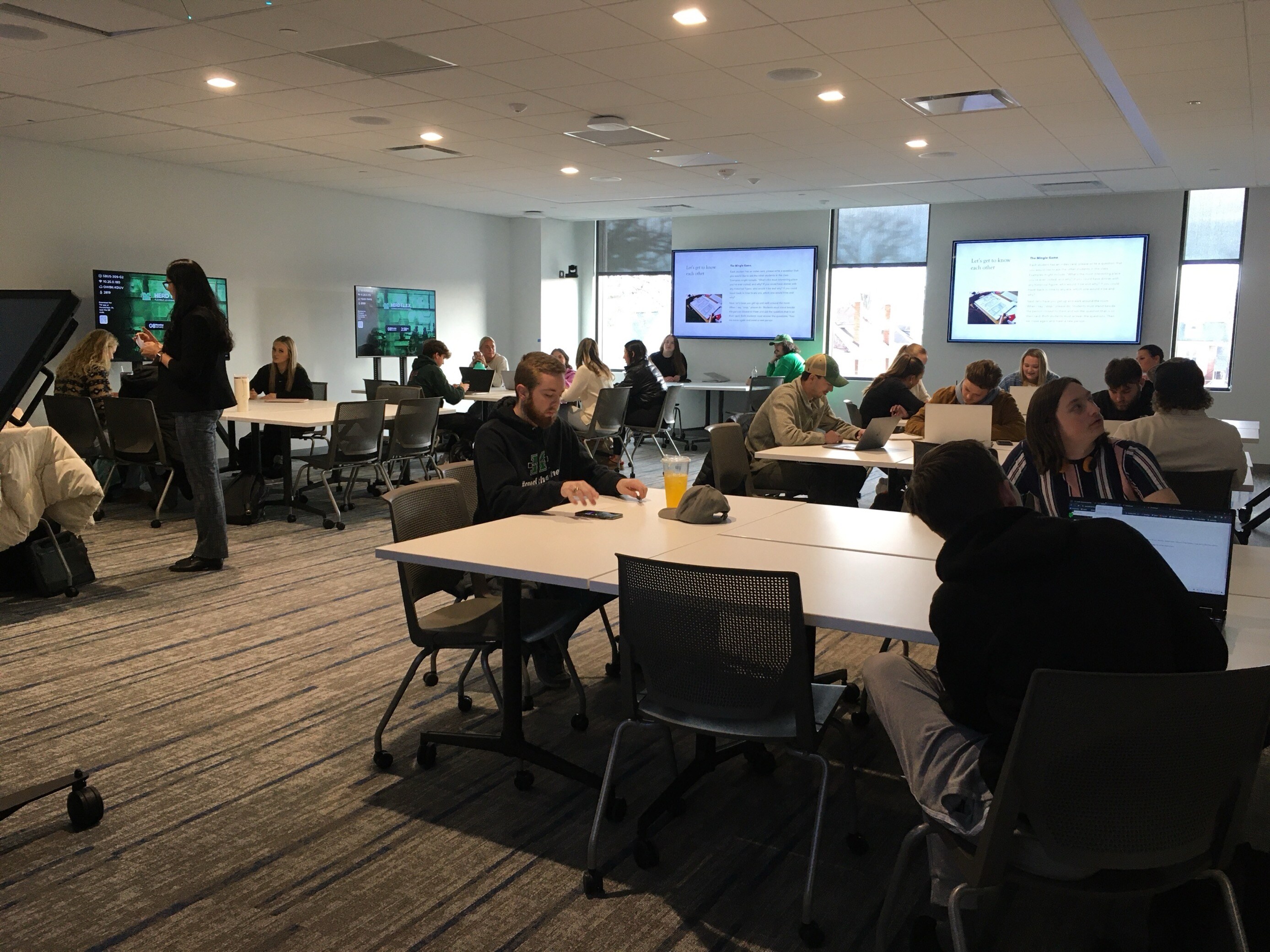 t1v-marshall-university-active-learning-classroom-thinkhub-education