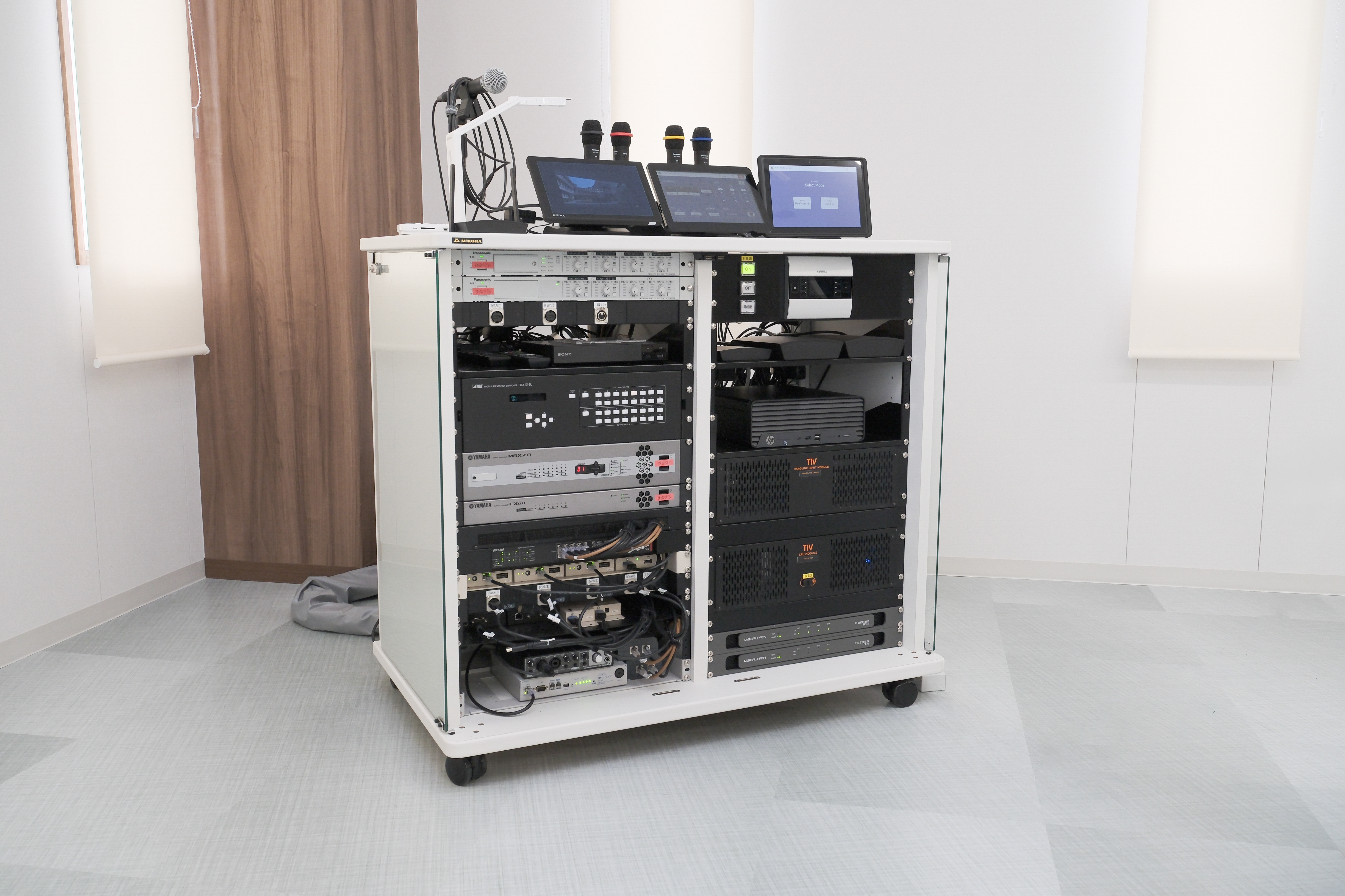 t1v-notre-dame-seishin-university-thinkhub-operation-panel-and-equipment-rack
