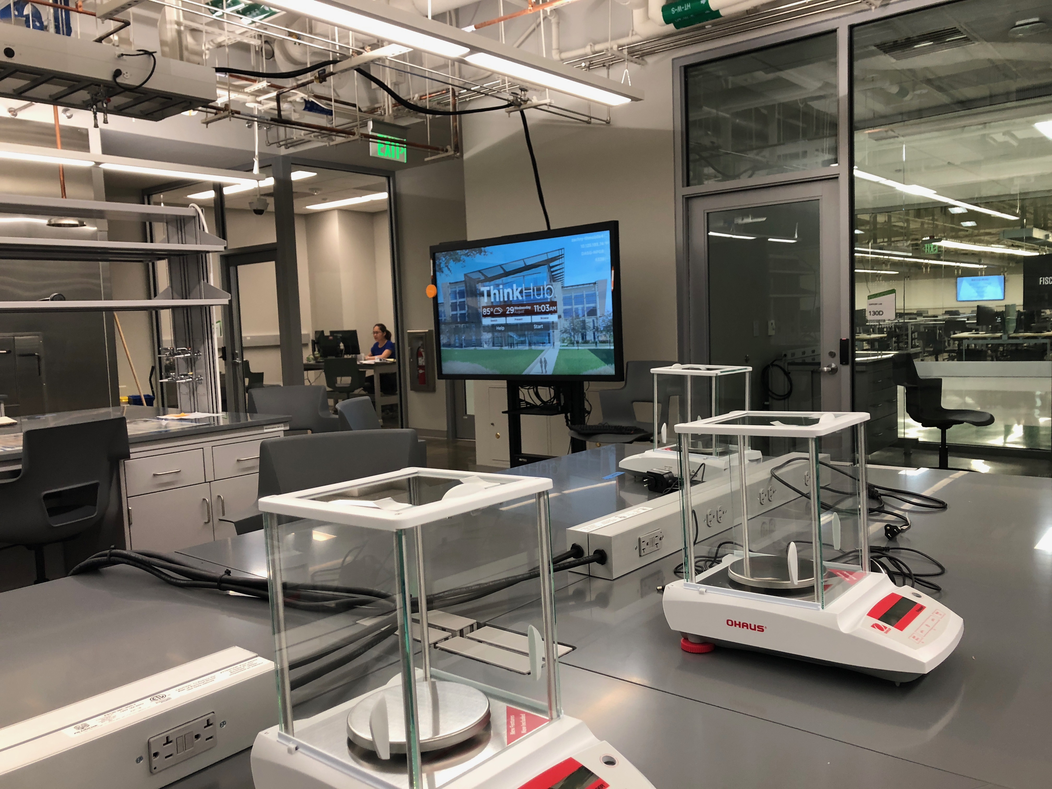 install-Mobile-Carts-of-Interactive-Displays-university-lab